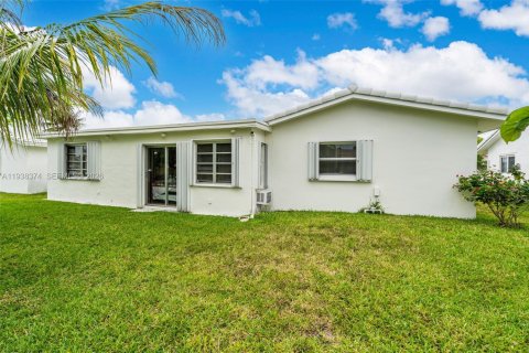 Villa ou maison à vendre à Tamarac, Floride: 4 chambres, 184.13 m2 № 2300349 - photo 29
