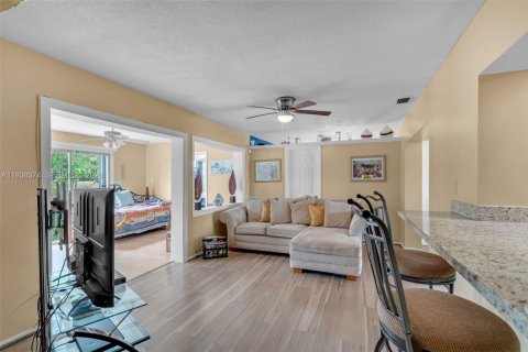 Villa ou maison à vendre à Tamarac, Floride: 4 chambres, 184.13 m2 № 2300349 - photo 11