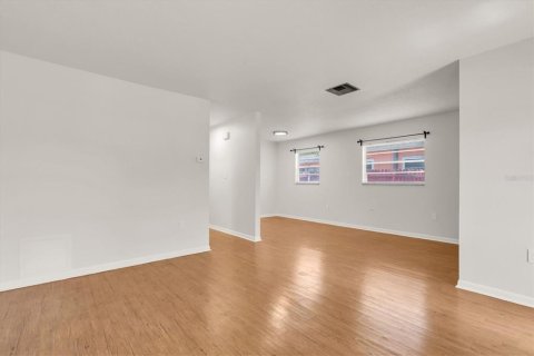 Appartement à louer à Gulfport, Floride: 1 chambre, 67.63 m2 № 2373419 - photo 3