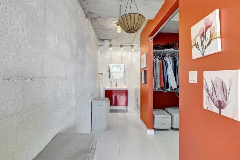 Condo in Hallandale Beach, Florida, 2 bedrooms  № 2042591 - photo 10