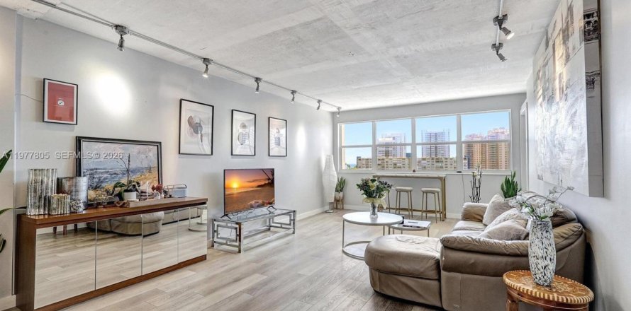 Condo in Hallandale Beach, Florida, 2 bedrooms  № 2042591