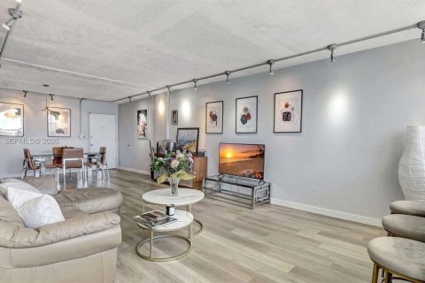 Condo in Hallandale Beach, Florida, 2 bedrooms  № 2042591 - photo 3