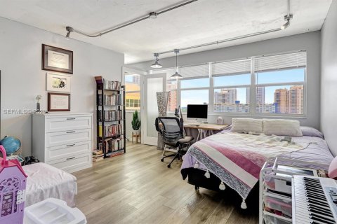 Condo in Hallandale Beach, Florida, 2 bedrooms  № 2042591 - photo 12