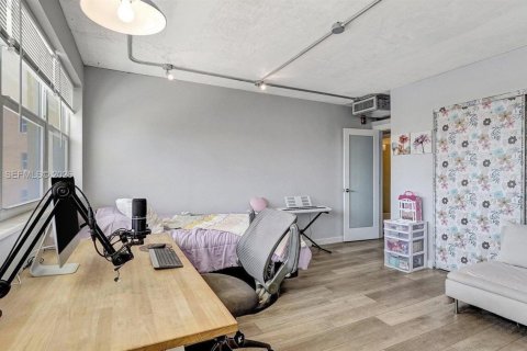 Condo in Hallandale Beach, Florida, 2 bedrooms  № 2042591 - photo 13