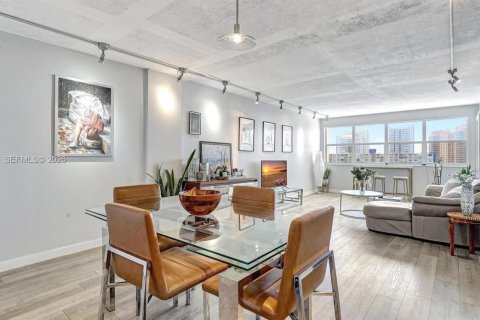 Condo in Hallandale Beach, Florida, 2 bedrooms  № 2042591 - photo 6