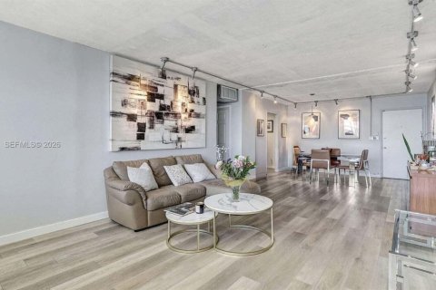 Condo in Hallandale Beach, Florida, 2 bedrooms  № 2042591 - photo 5