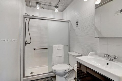 Condo in Hallandale Beach, Florida, 2 bedrooms  № 2042591 - photo 14