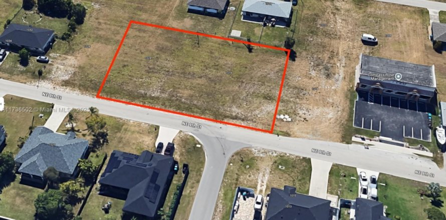 Коммерческая недвижимость в Кейп-Корал, Флорида № 1985046