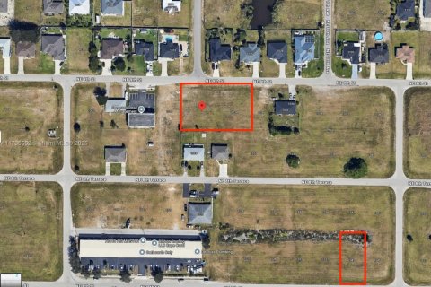 Купить коммерческую недвижимость в Кейп-Корал, Флорида № 1985046 - фото 2