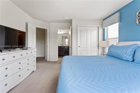 House in Kissimmee, Florida 7 bedrooms, 307.88 sq.m. № 2153003 - photo 20