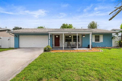 House in Kenneth City, Florida 3 bedrooms, 125.98 sq.m. № 1838075 - photo 20