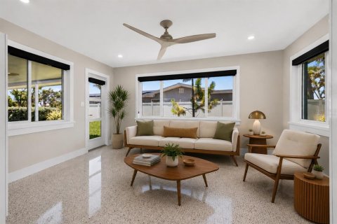 House in Saint Pete Beach, Florida 2 bedrooms, 123.28 sq.m. № 2195931 - photo 26