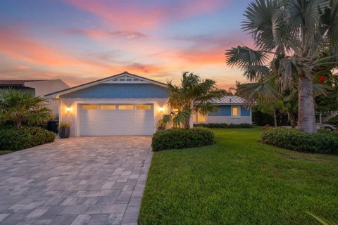 House in Saint Pete Beach, Florida 2 bedrooms, 123.28 sq.m. № 2195931 - photo 9
