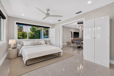House in Saint Pete Beach, Florida 2 bedrooms, 123.28 sq.m. № 2195931 - photo 28