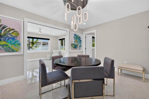 House in Saint Pete Beach, Florida 2 bedrooms, 123.28 sq.m. № 2195931 - photo 22