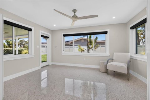 House in Saint Pete Beach, Florida 2 bedrooms, 123.28 sq.m. № 2195931 - photo 25