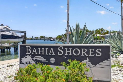 House in Saint Pete Beach, Florida 2 bedrooms, 123.28 sq.m. № 2195931 - photo 8