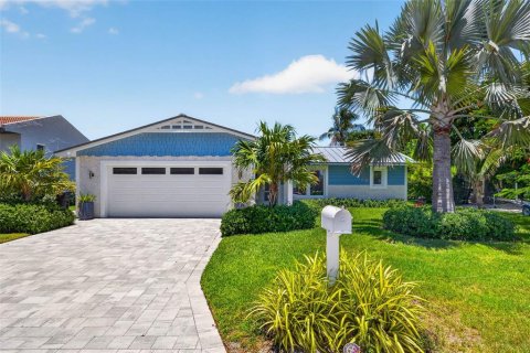 House in Saint Pete Beach, Florida 2 bedrooms, 123.28 sq.m. № 2195931 - photo 10