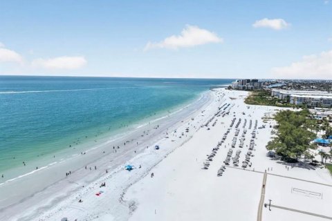 House in Saint Pete Beach, Florida 2 bedrooms, 123.28 sq.m. № 2195931 - photo 7