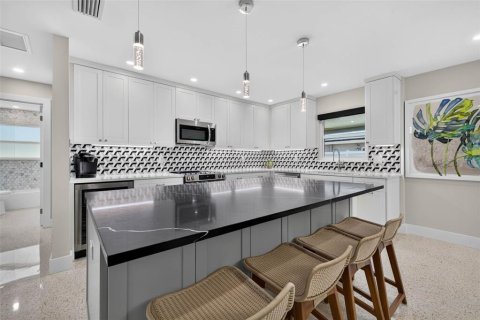 House in Saint Pete Beach, Florida 2 bedrooms, 123.28 sq.m. № 2195931 - photo 15