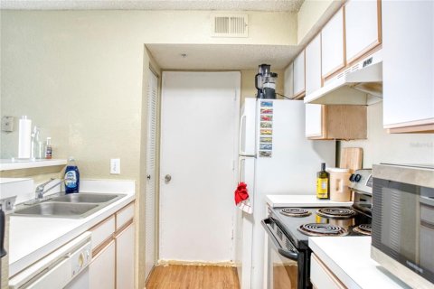 Condo in Kissimmee, Florida, 1 bedroom  № 1635861 - photo 6