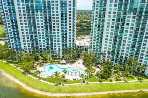 Copropriété à vendre à Sunrise, Floride: 2 chambres, 108.23 m2 № 1963522 - photo 22