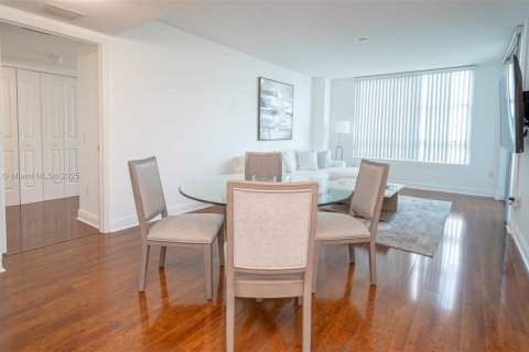 Copropriété à vendre à Sunrise, Floride: 2 chambres, 108.23 m2 № 1963522 - photo 3