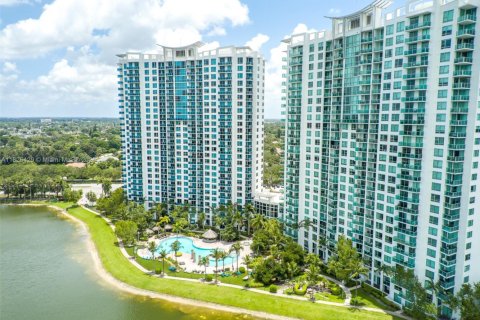 Copropriété à vendre à Sunrise, Floride: 2 chambres, 108.23 m2 № 1963522 - photo 23