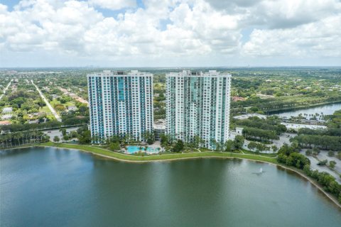 Copropriété à vendre à Sunrise, Floride: 2 chambres, 108.23 m2 № 1963522 - photo 18