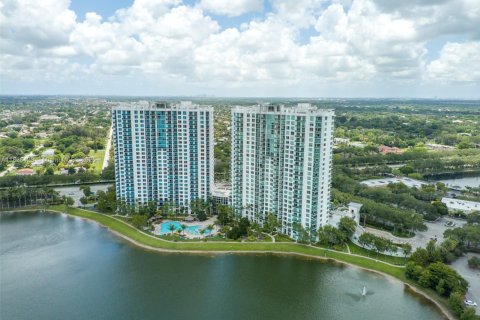 Copropriété à vendre à Sunrise, Floride: 2 chambres, 108.23 m2 № 1963522 - photo 17