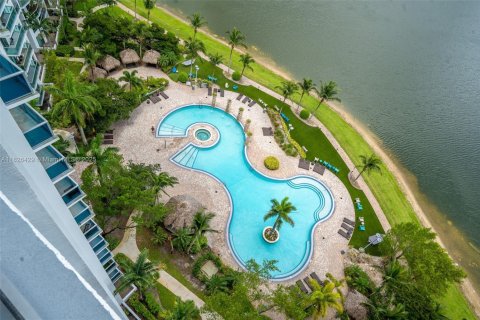 Copropriété à vendre à Sunrise, Floride: 2 chambres, 108.23 m2 № 1963522 - photo 15