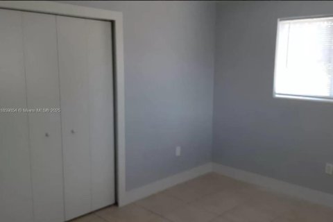 Villa ou maison à louer à Miami, Floride: 2 chambres, 69.68 m2 № 1890002 - photo 6