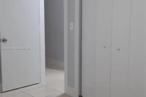 Villa ou maison à louer à Miami, Floride: 2 chambres, 69.68 m2 № 1890002 - photo 7