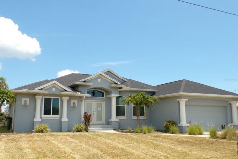 House in Rotonda, Florida 3 bedrooms, 200.3 sq.m. № 2204784
