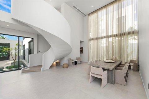 Снять в аренду виллу или дом в Майами, Флорида 5 спален, 495.73м2, № 1951704 - фото 18