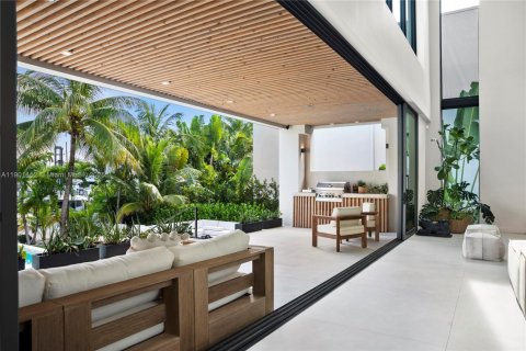 Снять в аренду виллу или дом в Майами, Флорида 5 спален, 495.73м2, № 1951704 - фото 19