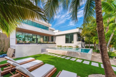 Снять в аренду виллу или дом в Майами, Флорида 5 спален, 495.73м2, № 1951704 - фото 25
