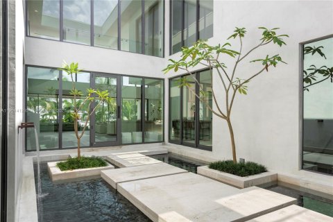 Снять в аренду виллу или дом в Майами, Флорида 5 спален, 495.73м2, № 1951704 - фото 6