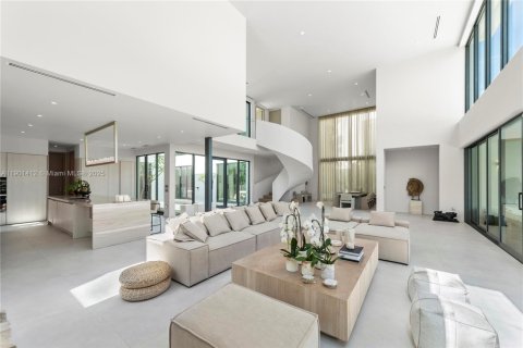 Снять в аренду виллу или дом в Майами, Флорида 5 спален, 495.73м2, № 1951704 - фото 16