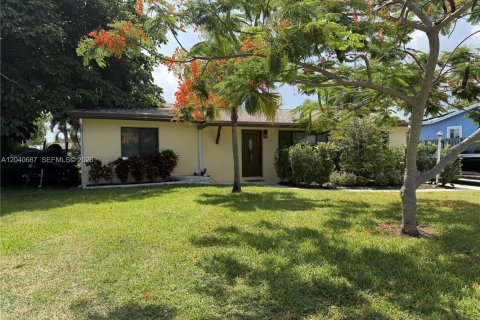 House in Lake Worth, Florida 3 bedrooms, 141.21 sq.m. № 2087916
