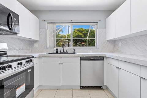 Casa en venta en Pembroke Pines, Florida, 3 dormitorios, 185.15 m2 № 1783752 - foto 18