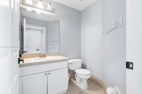 Casa en venta en Pembroke Pines, Florida, 3 dormitorios, 185.15 m2 № 1783752 - foto 25