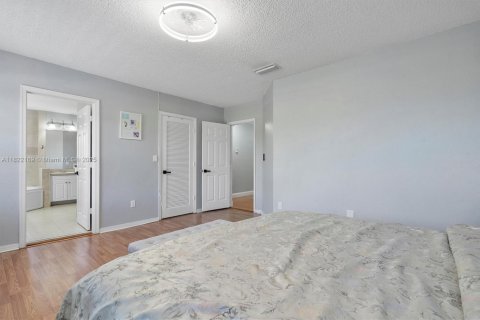 Casa en venta en Pembroke Pines, Florida, 3 dormitorios, 185.15 m2 № 1783752 - foto 29