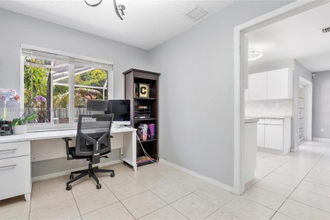 Casa en venta en Pembroke Pines, Florida, 3 dormitorios, 185.15 m2 № 1783752 - foto 15