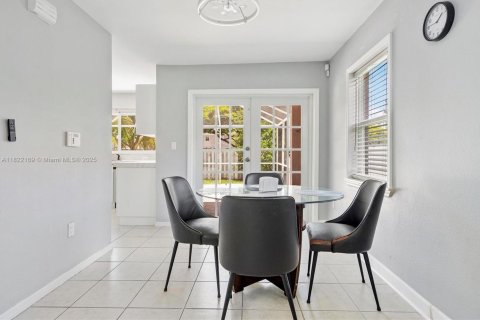 Casa en venta en Pembroke Pines, Florida, 3 dormitorios, 185.15 m2 № 1783752 - foto 21