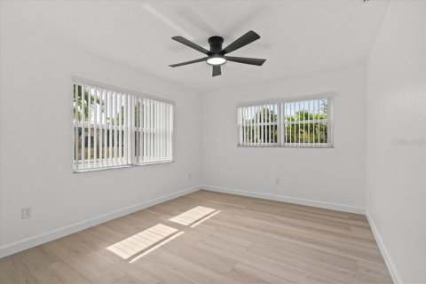 House in Punta Gorda, Florida 2 bedrooms, 167.04 sq.m. № 1750165 - photo 24