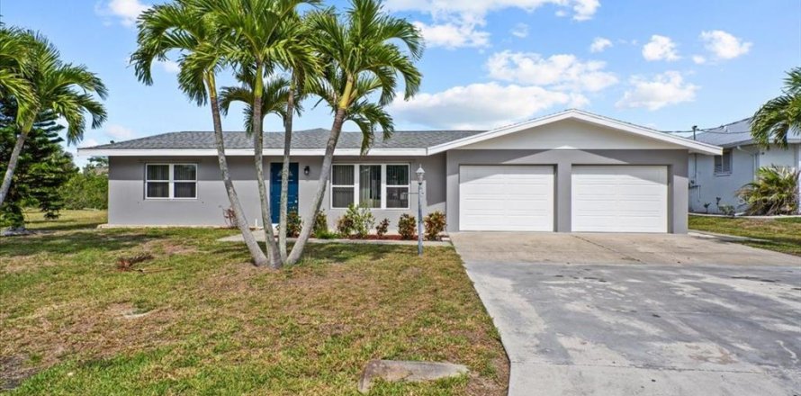 House in Punta Gorda, Florida 2 bedrooms, 167.04 sq.m. № 1750165