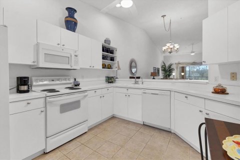 Condo in Sarasota, Florida, 2 bedrooms  № 1592613 - photo 13