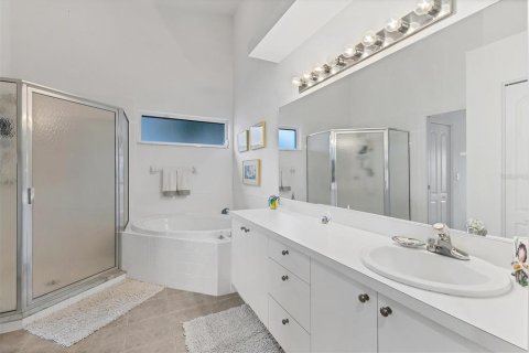 Condo in Sarasota, Florida, 2 bedrooms  № 1592613 - photo 23
