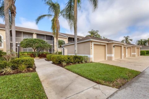 Condo in Sarasota, Florida, 2 bedrooms  № 1592613 - photo 1